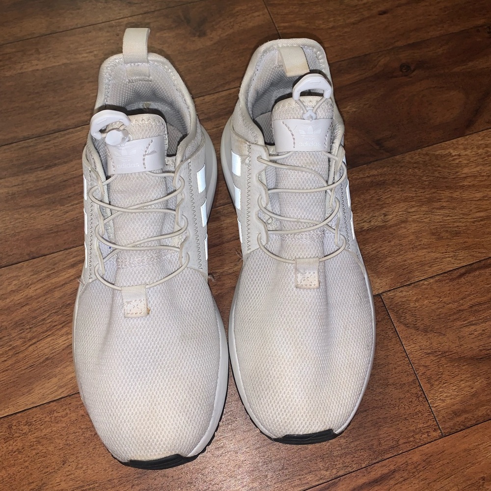 White ardidas tennis shoes